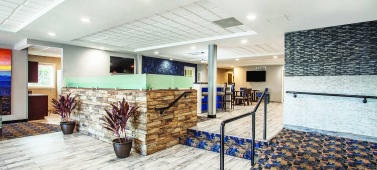 克拉丽奥波因特夏洛茨维尔酒店(Clarion Pointe Charlottesville)图片