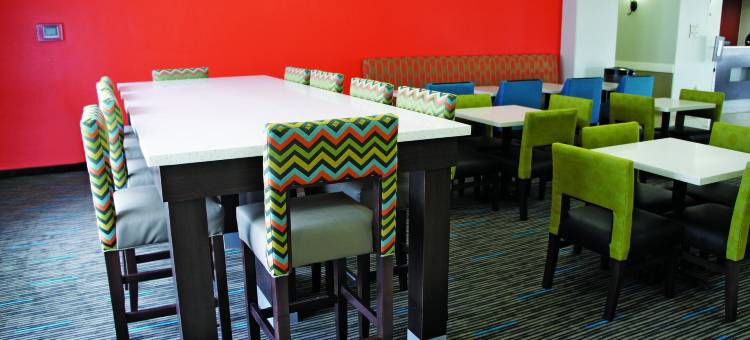 奥兰治拉昆塔温德姆套房酒店(La Quinta Inn & Suites by Wyndham Orange)图片