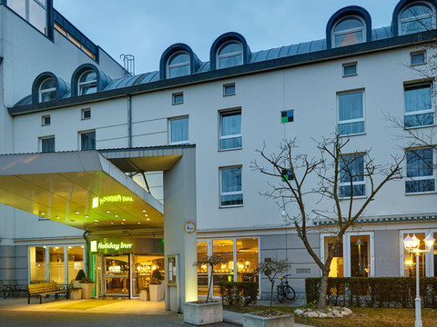 吕贝克假日酒店