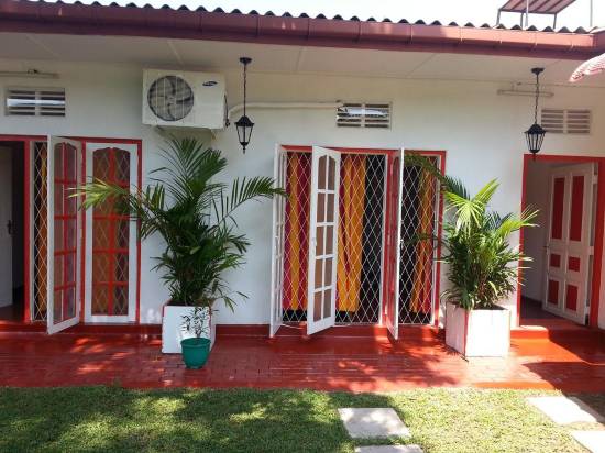 悠活白色別墅旅館