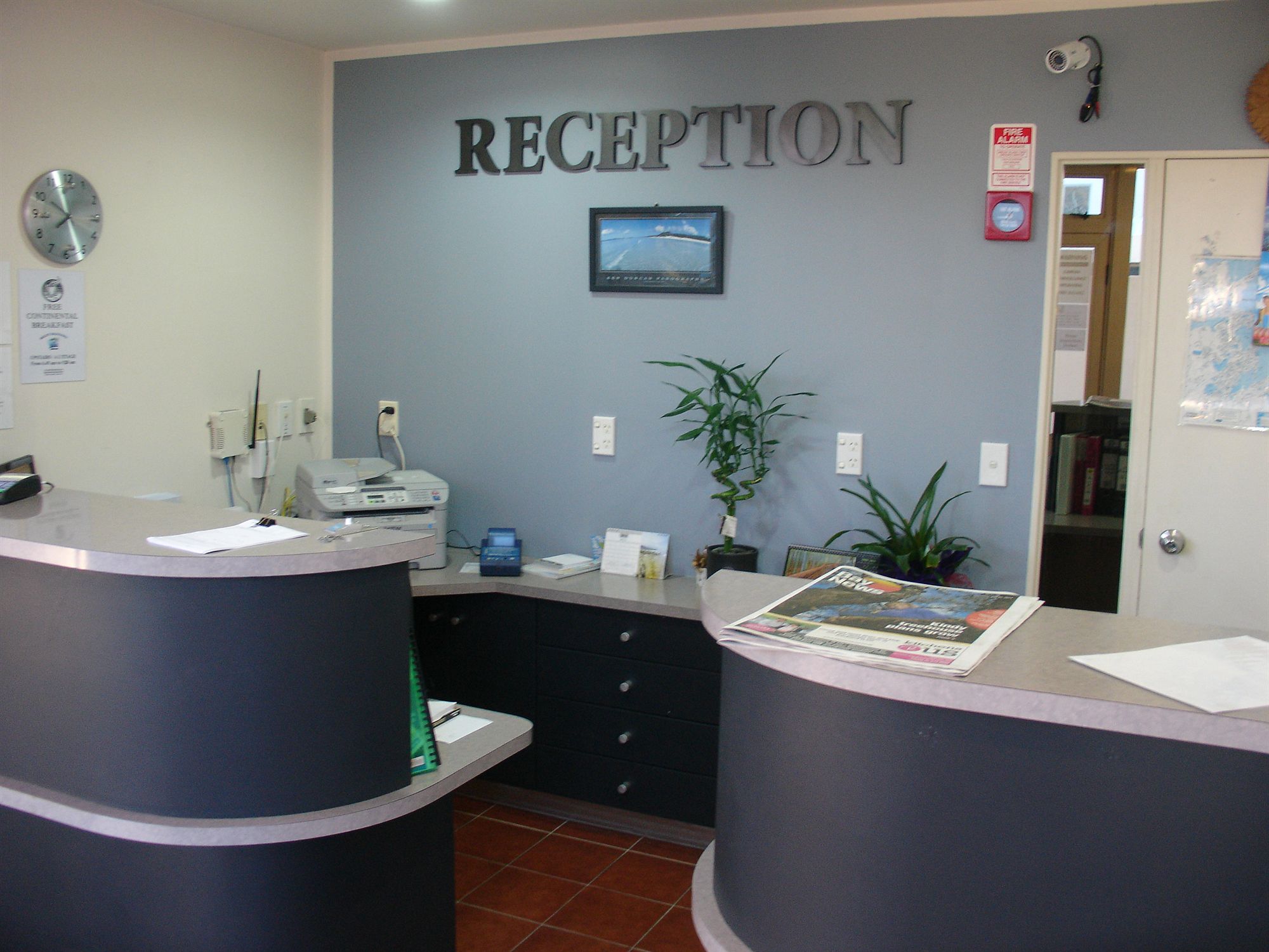 Pacific Motor Inn Over view