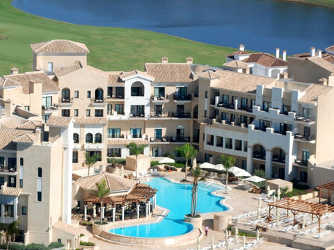 拉托雷希尔顿逸林高尔夫水疗度假酒店