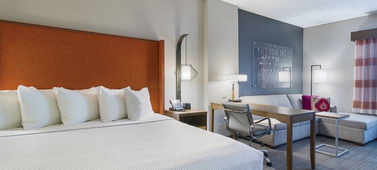 奥兰治郡机场拉昆塔温德姆套房酒店(La Quinta by Wyndham Orange County Airport)图片