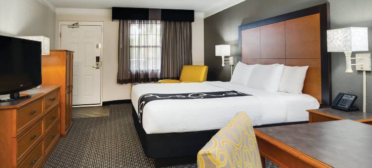 小石城北部麦凯恩购物中心拉昆塔温德姆套房酒店(La Quinta Inn & Suites by Wyndham N Little Rock-McCain Mall)图片