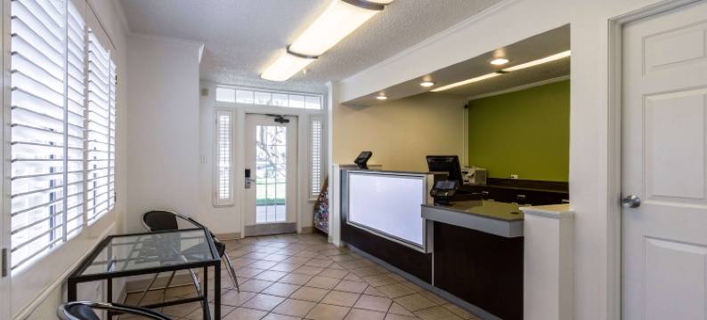 亚利桑那坦佩 6 号公寓酒店(Studio 6 Tempe, AZ)图片