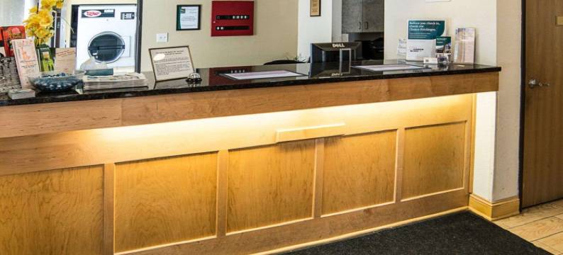 诺顿商场和国家体育中心凯艺酒店(Quality Inn Near Northtown Mall & National Sports Center)图片