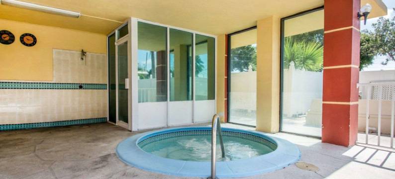 品质酒店及套房-热带风情球场(Quality Inn & Suites at Tropicana Field)图片