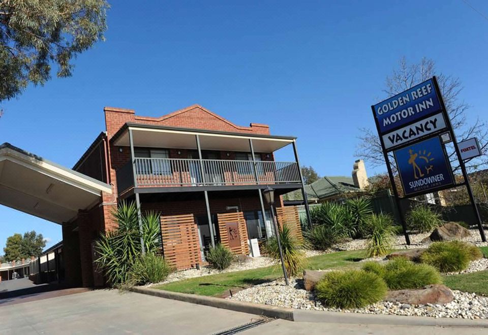 Golden Reef Motor Inn Hotel Overview