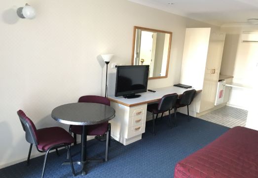 Orange Motor Lodge Hotel Overview