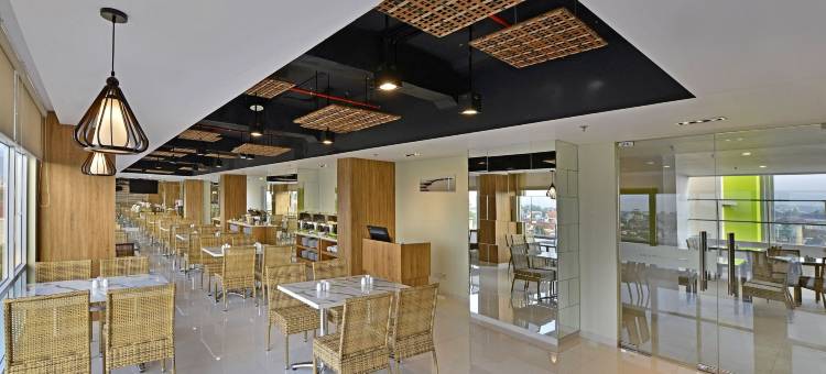 维兹普莱姆巴苏吉拉玛特玛琅酒店(Whiz Prime Hotel Basuki Rahmat Malang)图片