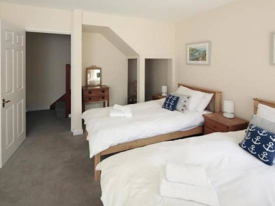 Green Door Courtyard Hotel Reviews And Room Rates Trip Com