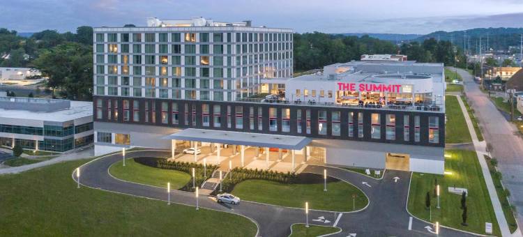 顶峰酒店(The Summit Hotel)图片