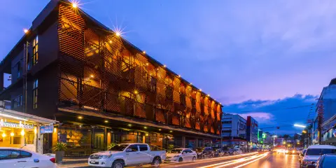 斯里蘇桑特廣場酒店