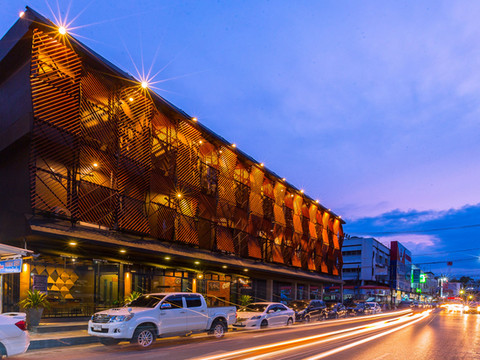 斯里苏桑特广场酒店