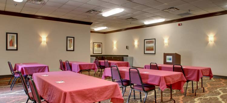 Holiday Inn Express 坎贝尔堡，奥克格罗夫(Holiday Inn Express Fort Campbell-Oak Grove)图片