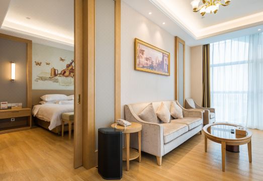 Vienna International Hotel (Suzhou Railway Station North Square)Hotel Overview