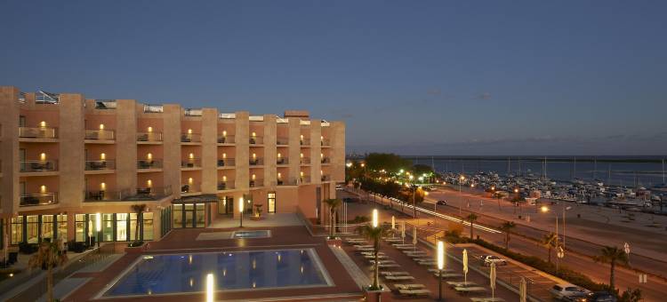 瑞尔玛丽娜滨海酒店(Real Marina Residence)图片