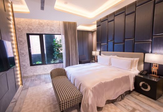 J.Moon Villa Sanchong Hotel Overview