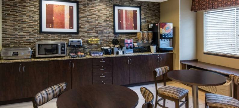 北坎顿麦客达套房酒店(Microtel Inn & Suites by Wyndham North Canton)图片