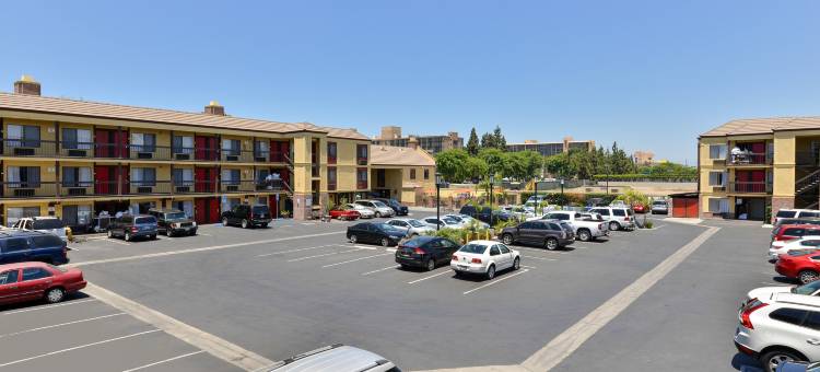 Best Western Plus Raffles Inn & Suites图片