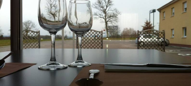 斯涛特尔拉祖酒店(Hôtel Azur Saint Junien Cit'Hotel)图片