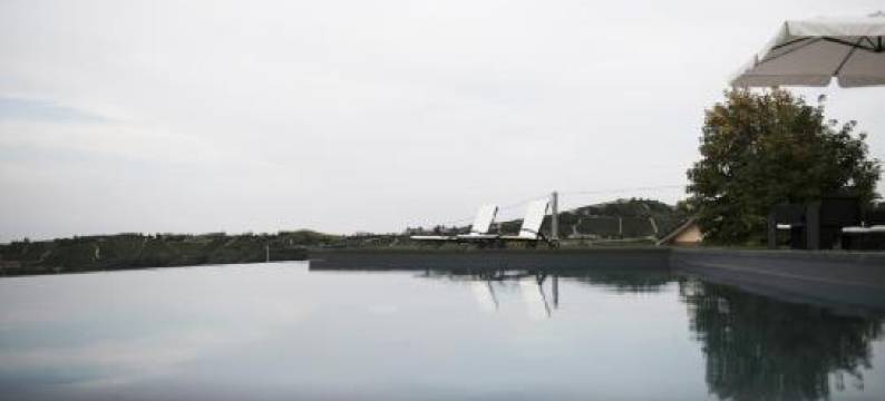 巴贝罗阿尔巴朗格度假屋(Country House Villa Barbero)图片