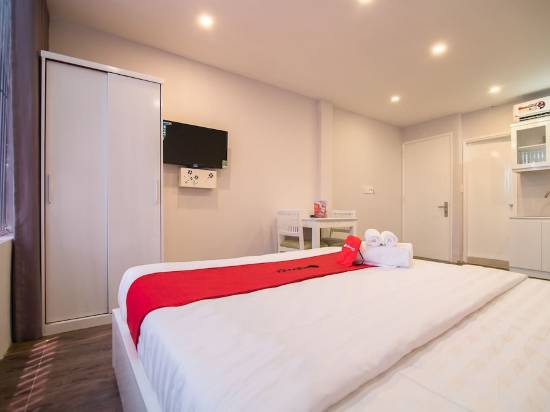 紅多茲Plus酒店-近譚定市場2號