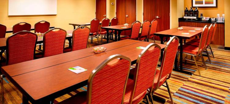 东拉瑟福德梅多兰兹万枫酒店(Fairfield Inn East Rutherford Meadowlands)图片