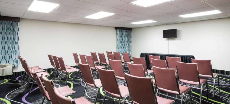 达文波特会议中心拉昆塔温德姆酒店(La Quinta Inn by Wyndham Davenport & Conference Center)图片