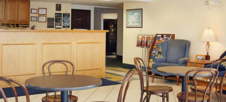 波特兰-威斯布鲁克地区速8酒店(Super 8 by Wyndham Portland ME)图片