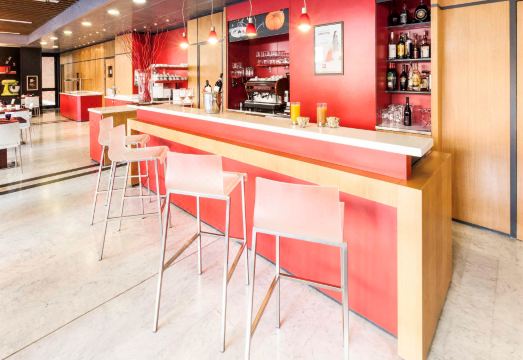 Ibis Roma Fiera Hotel Overview