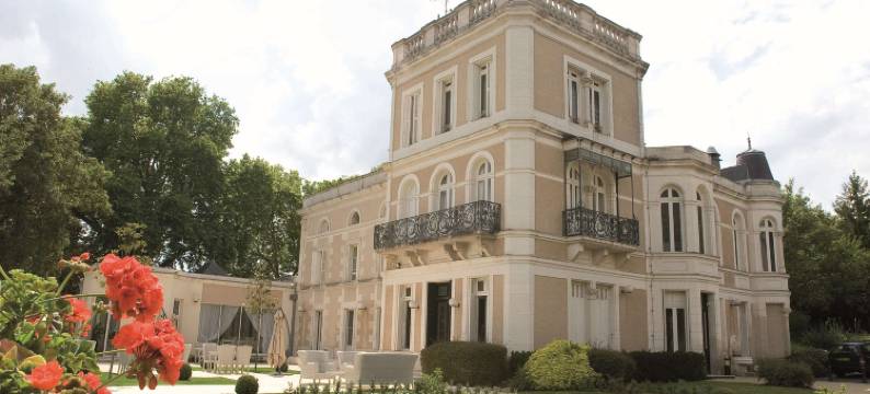 柴勒斯伯爵城堡酒店(Château des Comtes de Challes)图片