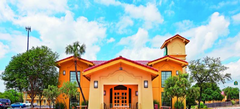 圣安东尼奥拉克兰拉昆塔温德姆酒店(La Quinta Inn by Wyndham San Antonio Lackland)图片
