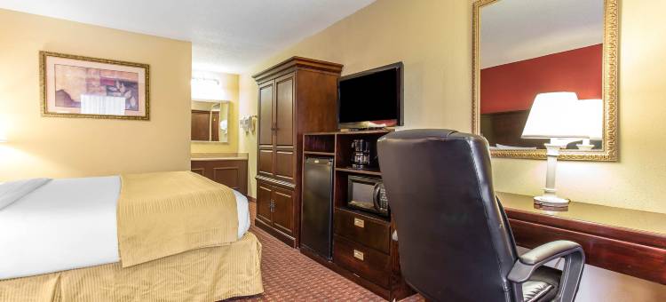 斯泰茨维尔凯隆波因特酒店(Clarion Pointe Statesville)图片