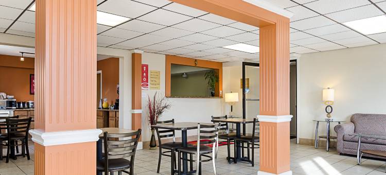 海斯 I-70 伊克诺旅馆(Econo Lodge Hays I-70)图片