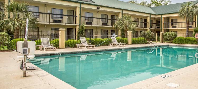 尤福拉湖附近凯艺套房酒店(Quality Inn & Suites Near Lake Eufaula)图片