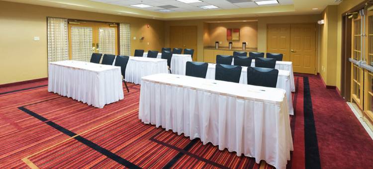 亚历山德里亚机场拉昆塔温德姆套房酒店(La Quinta Inn & Suites by Wyndham Alexandria Airport)图片