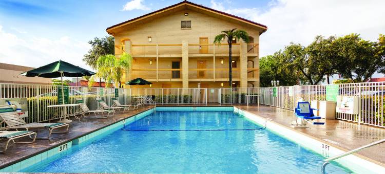 迈阿密机场北拉昆塔温德姆酒店(La Quinta Inn by Wyndham Miami Airport North)图片