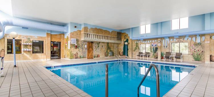 巴拉布活动中心温德姆阿美瑞辛套房酒店(AmericInn & Suites By Wyndham Baraboo Event Center)图片
