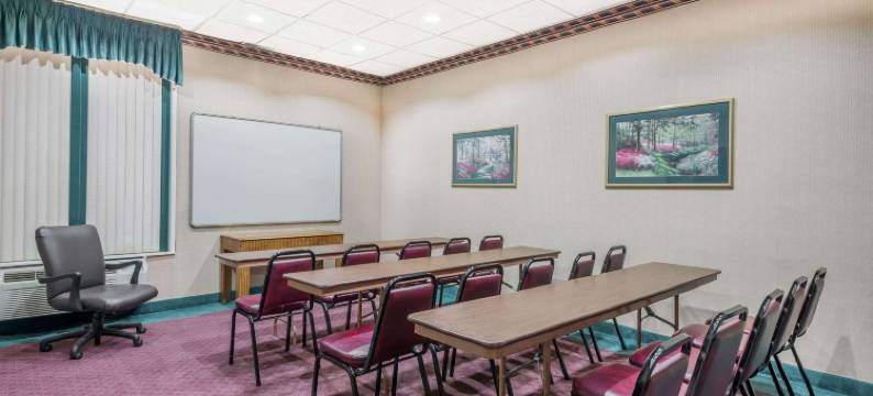 云杉木旅馆(Sprucewood Inn)图片