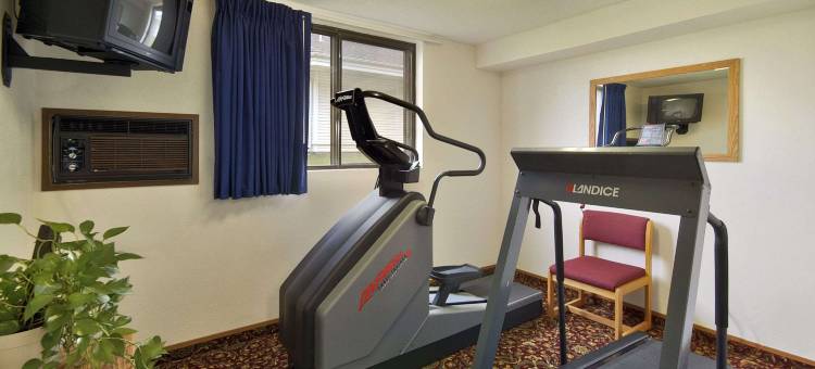 温德姆速8酒店柯克斯维尔-大学区(Super 8 by Wyndham Kirksville University Area)图片