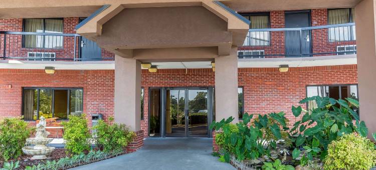 卡莱拉I-65出口231号凯艺酒店(Quality Inn Calera I-65 Exit 231)图片