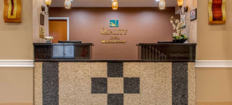 布卢明顿品质酒店-近大学(Quality Inn Bloomington Near University)图片