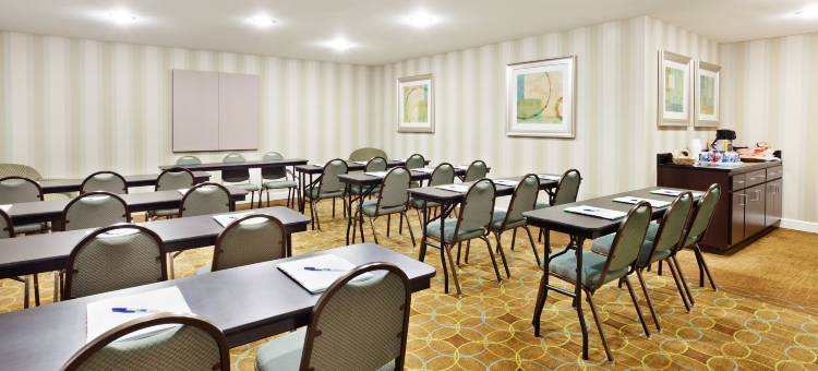 舒适套房酒店-近格林伍德大学(Comfort Inn & Suites Greenwood Near University)图片