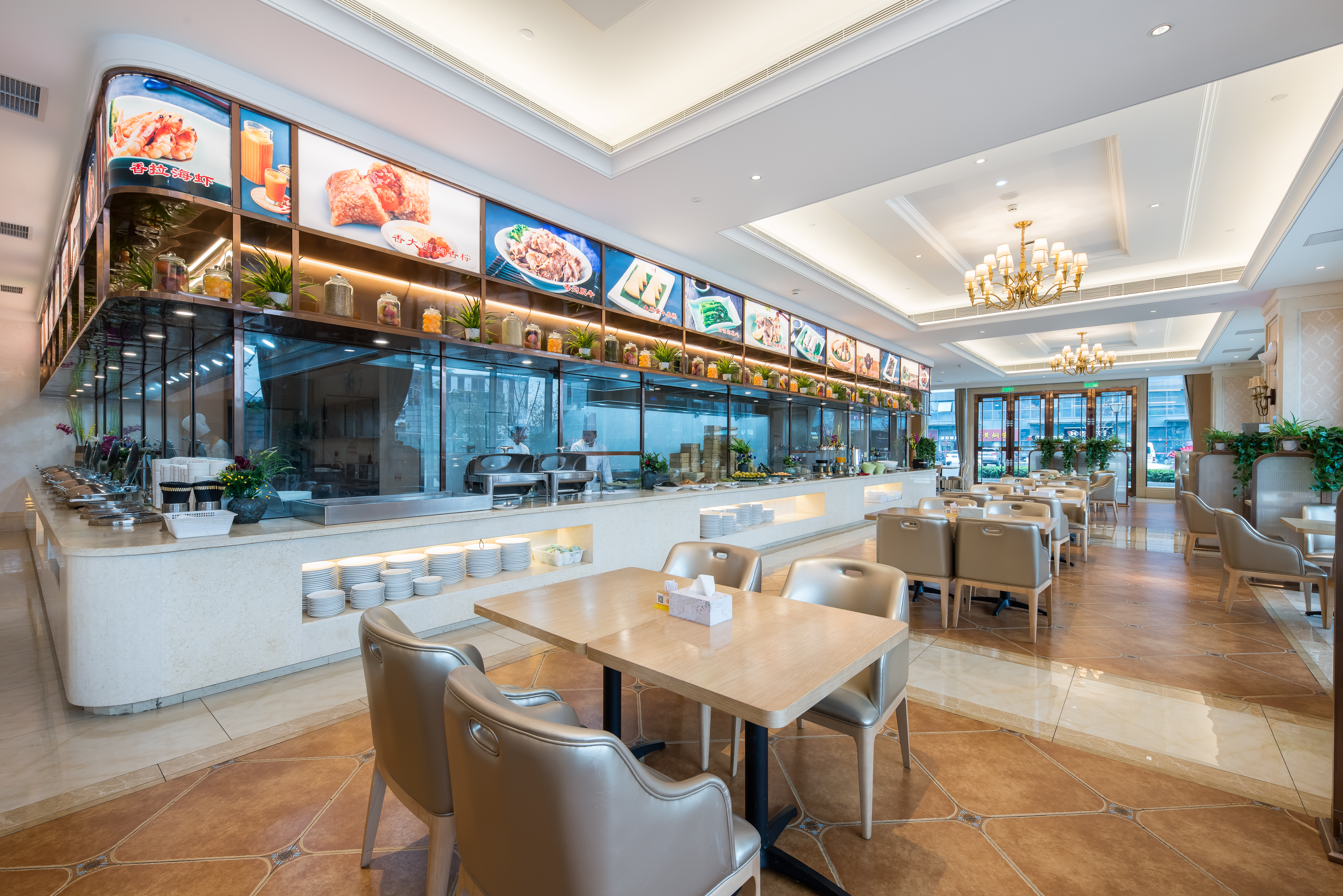 Vienna International Hotel (Suzhou Railway Station North Square)Over view