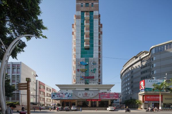 选择房间装修:2016梅县柏丽酒店位于梅州市华侨城宪梓大道,毗邻风景