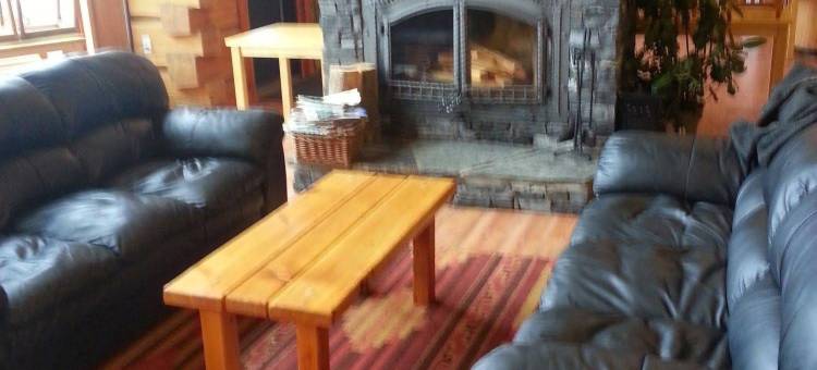 贝斯坎普黄金郊外小屋(Basecamp Lodge Golden)图片