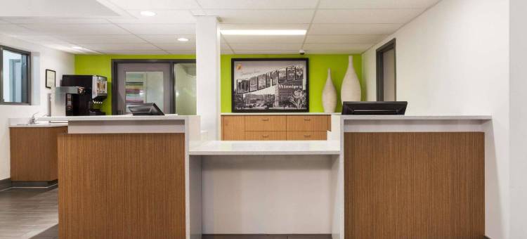 温尼伯西速8酒店(Super 8 by Wyndham Winnipeg West)图片