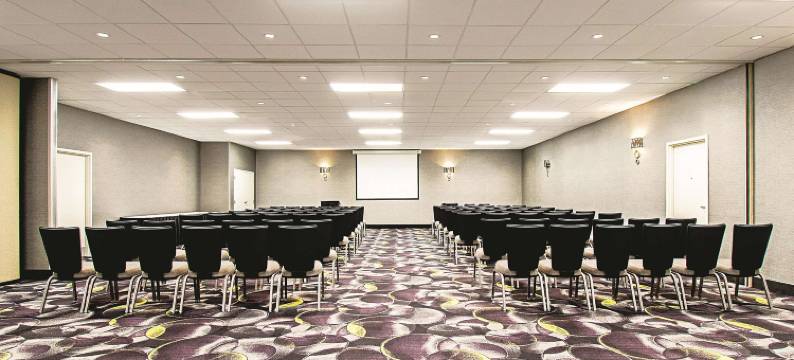 辛辛那提沙伦维尔拉昆塔温德姆套房酒店(La Quinta Inn & Suites by Wyndham Cincinnati Sharonville)图片