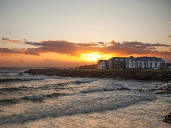 Miltown Malbay, Co. Clare If youre looking for something a bit more fast-paced, The Coast Lodge is a perfect choice too! Spanish P Add your travel dates for exact pricing. No reviews (yet). This host has 16 reviews for other places to stay. Atlantic View Room Standard - Bed and breakfasts for Rent - Airbnb
